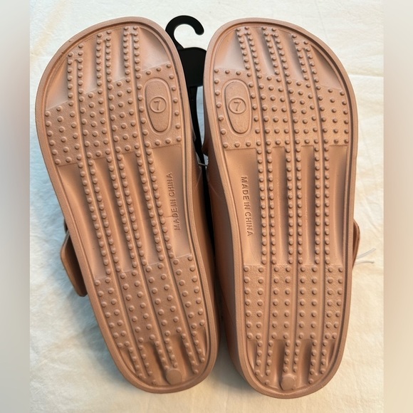 Women’s Slip On Cloud-like Soft Flip Flops Light Pink Size 7 NWT - Picture 5 of 7